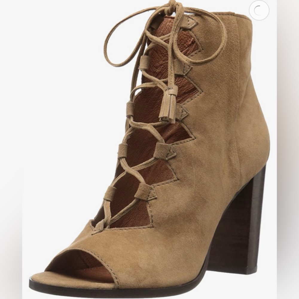 NWOB Frye Gabby Ghillie Suede Booties in Cashew Size 8